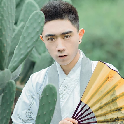 文藝男生帶折扇頭像，唯美古風(fēng)真人頭像
