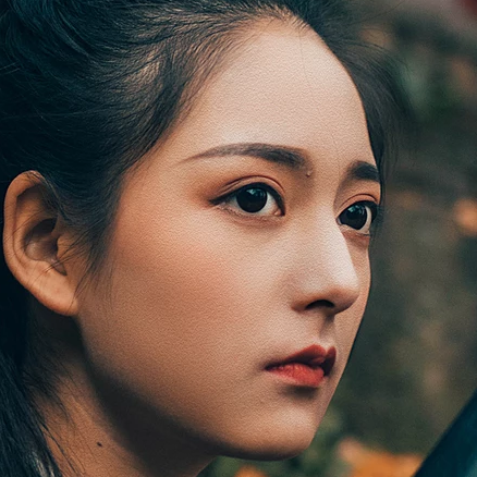 霸氣帶兵器俠客女生頭像，唯美古風真人頭像
