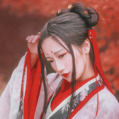 楓葉紅女生頭像，唯美古風(fēng)真人頭像