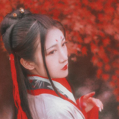 楓葉紅女生頭像，唯美古風(fēng)真人頭像