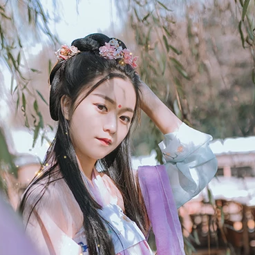 高貴紫衣紅紗帶傘女生頭像，唯美古風(fēng)真人頭像