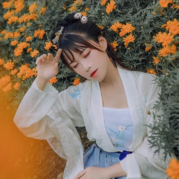 秋菊花香女生頭像，唯美古風(fēng)真人頭像