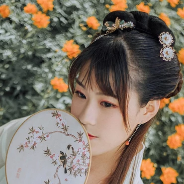 秋菊花香女生頭像，唯美古風(fēng)真人頭像