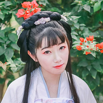 花庭樹下女生頭像，唯美古風真人頭像