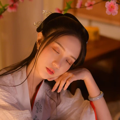 淡雅美人頭像，唯美古風真人頭像