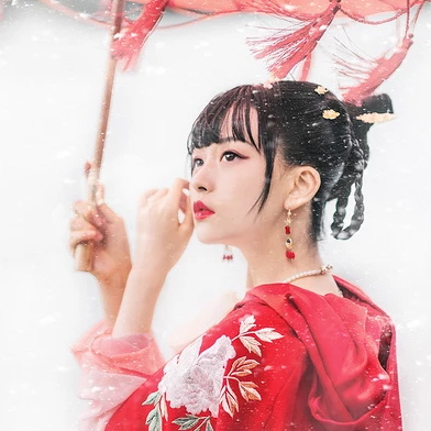 雪花飛舞紅衣女生頭像，唯美古風(fēng)真人頭像