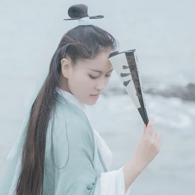 素衣俠客女生頭像，唯美古風(fēng)真人頭像