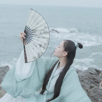 素衣俠客女生頭像，唯美古風(fēng)真人頭像