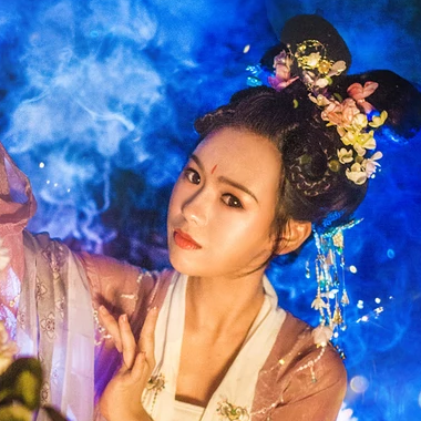五彩星空提燈少女頭像，唯美古風(fēng)真人頭像
