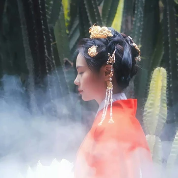 紅衣仙鶴帶傘女生頭像，唯美古風真人頭像