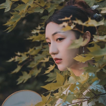 文藝帶團(tuán)扇女生頭像，唯美古風(fēng)真人頭像