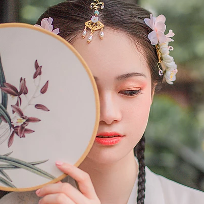 粉嫩花朵少女頭像，唯美古風真人頭像