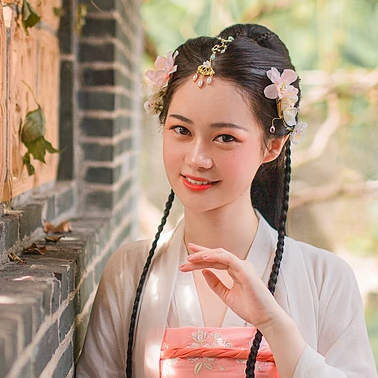 粉嫩花朵少女頭像，唯美古風真人頭像
