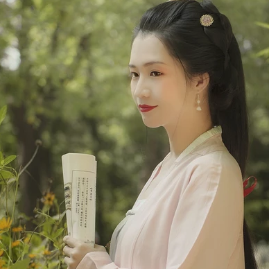 文藝清新帶團(tuán)扇女生頭像，唯美古風(fēng)真人頭像