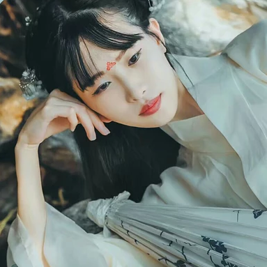 素衣帶傘和團(tuán)扇女生頭像，唯美古風(fēng)真人頭像