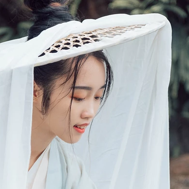 白衣俠客喝酒女生頭像，唯美古風(fēng)真人頭像