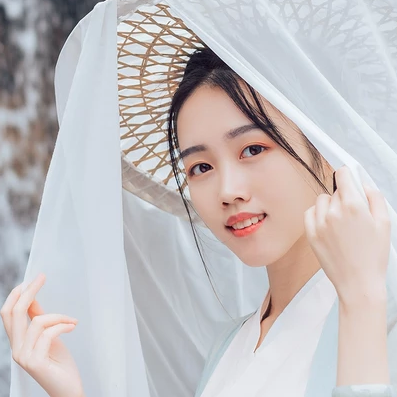 白衣俠客喝酒女生頭像，唯美古風(fēng)真人頭像