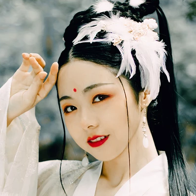 羽毛下雪白衣女生頭像，唯美古風(fēng)真人頭像