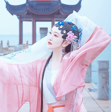 京劇花旦帶折扇女生頭像，唯美古風真人頭像