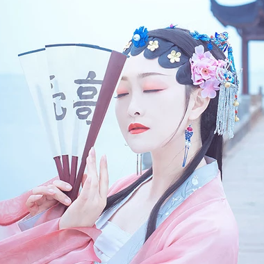 京劇花旦帶折扇女生頭像，唯美古風真人頭像