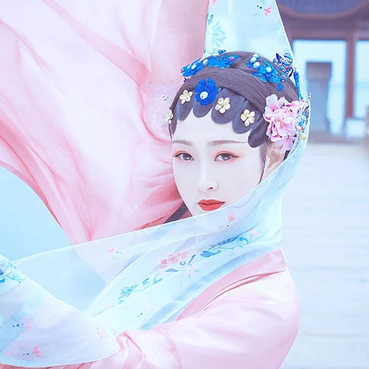 京劇花旦帶折扇女生頭像，唯美古風真人頭像
