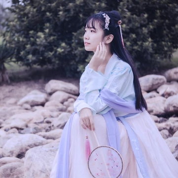 清新帶團(tuán)扇女生頭像，唯美古風(fēng)真人頭像