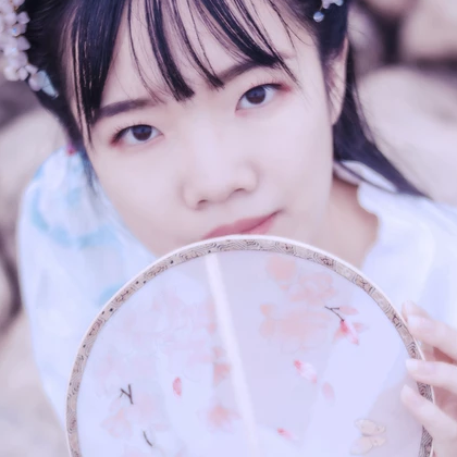 清新帶團(tuán)扇女生頭像，唯美古風(fēng)真人頭像