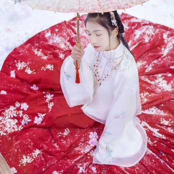 雪中團(tuán)花帶傘女子頭像，唯美古真人頭像