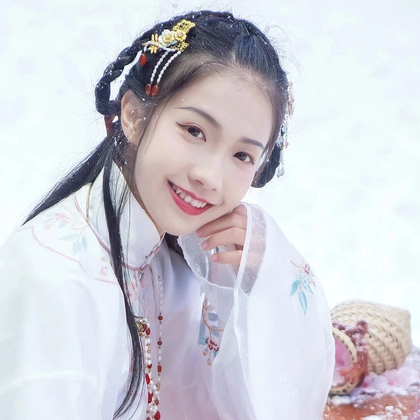 雪中團(tuán)花帶傘女子頭像，唯美古真人頭像