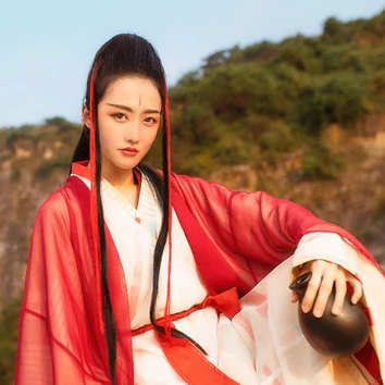 紅衣女子霸氣喝酒頭像，唯美古風(fēng)真人頭像