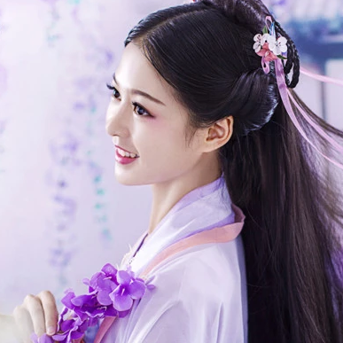 飄逸紫衣帶團(tuán)扇女生頭像，唯美古風(fēng)真人頭像