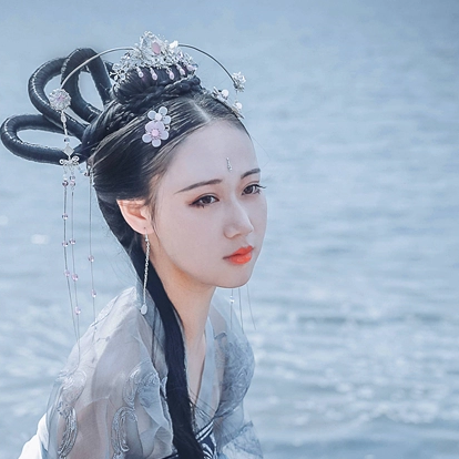 兩組齊胸襦裙?jié)h服女子頭像，唯美古風(fēng)真人頭像
