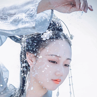 兩組齊胸襦裙?jié)h服女子頭像，唯美古風(fēng)真人頭像