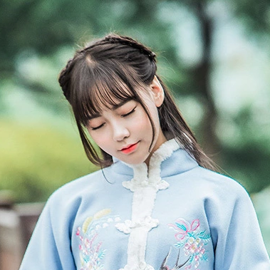 可愛(ài)帶團(tuán)扇和傘女生頭像，唯美古風(fēng)真人頭像
