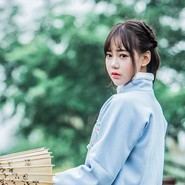 可愛(ài)帶團(tuán)扇和傘女生頭像，唯美古風(fēng)真人頭像