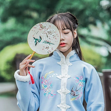 可愛(ài)帶團(tuán)扇和傘女生頭像，唯美古風(fēng)真人頭像