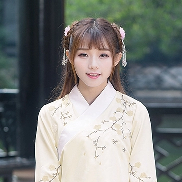 淡黃色漢服帶傘女生頭像，唯美古風真人頭像