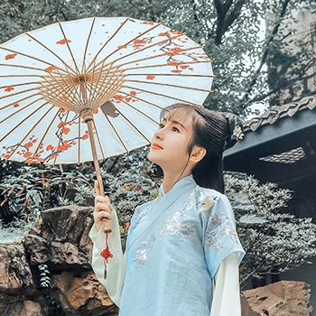 漢服帶傘女生頭像，唯美古風(fēng)真人頭像