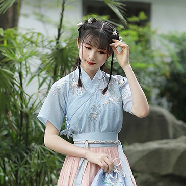 漢服帶傘女生頭像，唯美古風(fēng)真人頭像