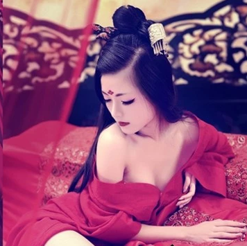性感妖嬈紅衣女生頭像，唯美古風真人頭像
