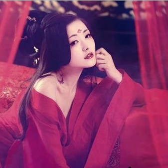 性感妖嬈紅衣女生頭像，唯美古風真人頭像