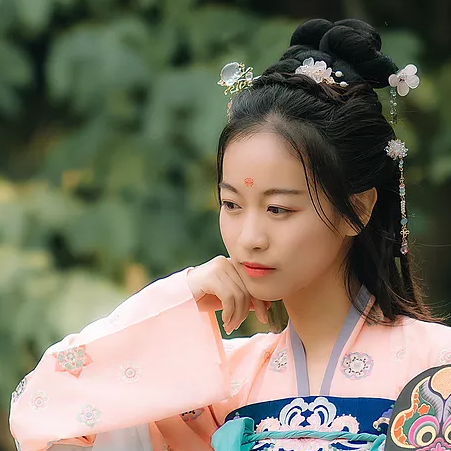 柳葉下放風箏女生頭像，唯美古風真人頭像