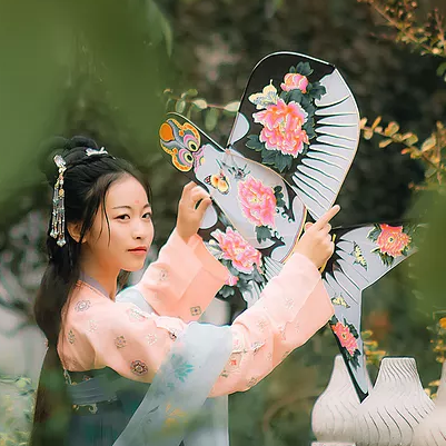 柳葉下放風箏女生頭像，唯美古風真人頭像