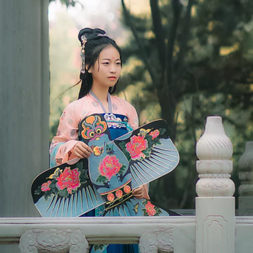 柳葉下放風箏女生頭像，唯美古風真人頭像