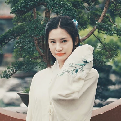 蒙眼帶團(tuán)扇女子頭像，唯美古風(fēng)真人頭像