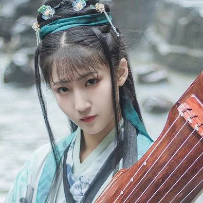青玉流帶劍少女頭像，唯美古風(fēng)真人頭像
