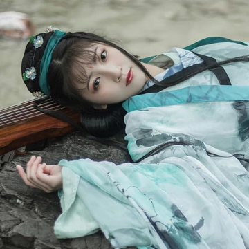 青玉流帶劍少女頭像，唯美古風(fēng)真人頭像