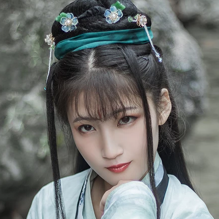 青玉流帶劍少女頭像，唯美古風(fēng)真人頭像