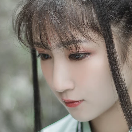 青玉流帶劍少女頭像，唯美古風(fēng)真人頭像