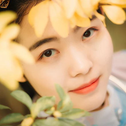 秋風帶團扇少女頭像，唯美古風真人頭像